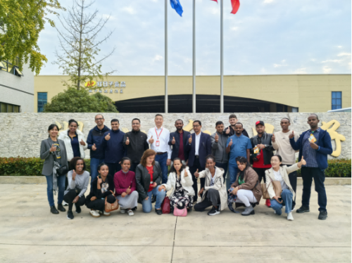 跨国交流 深度体验 —外国友人莅临湖北红日子参观学习